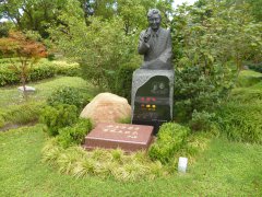 以石为纸，雕琢笑韵人生——Cmp(冠军)官网 - 西甲希洪竞技主赞助商
致敬滑稽大师吴双艺